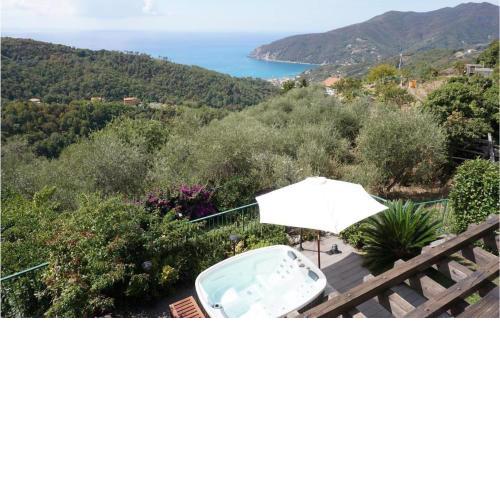 Stunning home in Moneglia with WiFi and 3 Bedrooms