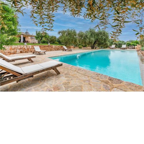 Stunning home in Ostuni -BR- with 8 Bedrooms, WiFi and Outdoor swimming pool