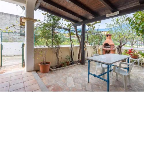 Stunning home in Posada with 2 Bedrooms