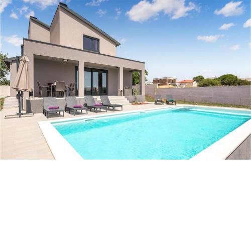 Stunning home in Pula with Outdoor swimming pool, WiFi and 3 Bedrooms