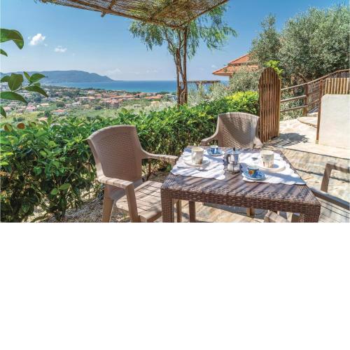 Stunning home in S, M, di Castellabate with 2 Bedrooms and WiFi