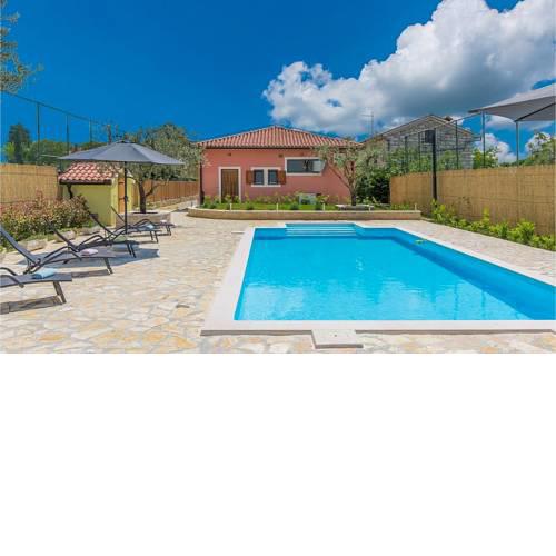 Stunning home in Smoljanci w/ Outdoor swimming pool and 4 Bedrooms