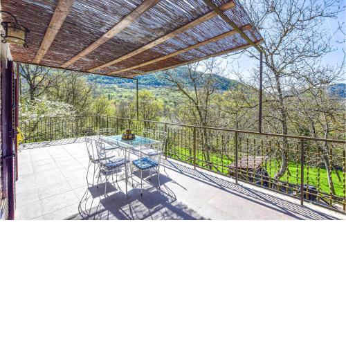 Stunning Home In Turania With Internet And 3 Bedrooms