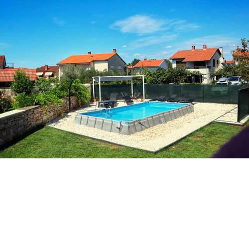 Stunning home in Valbandon w/ Outdoor swimming pool, WiFi and 3 Bedrooms