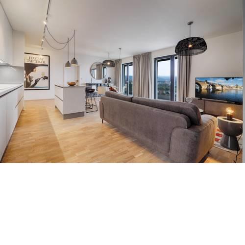 Stunning Luxury Penthouse 15 Min Drive From the Centre