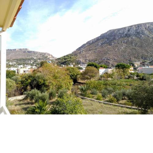 Stunning mountain views 2 minutes from the sea