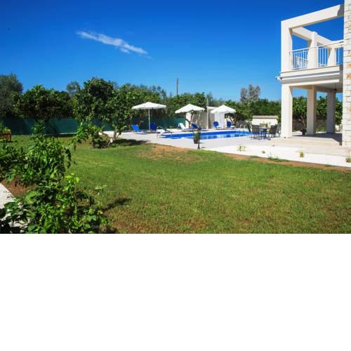 Stunning new BEACH FRONT villa,1st Line to the beach, Large Pool, Wonderful Area