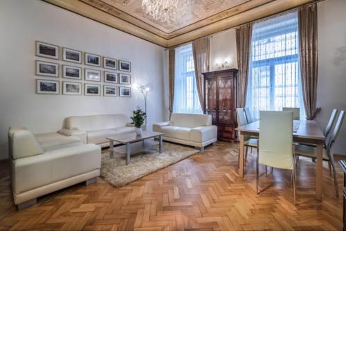 Stunning Old Town Apartment