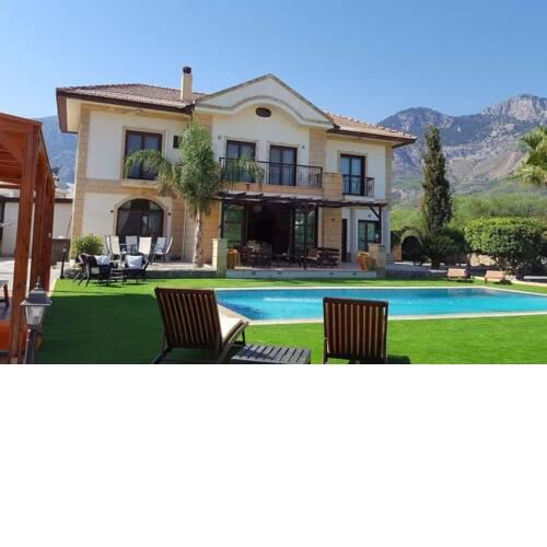 Stunning Private Villa - Beautiful Gardens & Pool