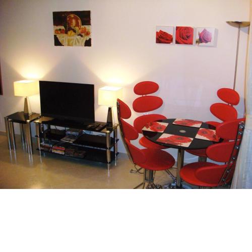 Stunning Studio holiday apartment for 23 on resort, close to beach with 2 pools