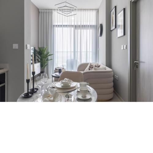 Stylish 1BR! Central Location!