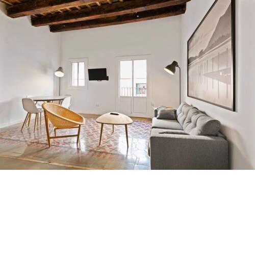 Stylish 2 Bed Apt next to Las Ramblas