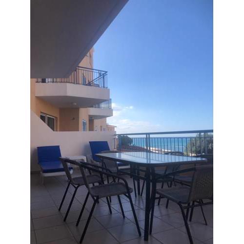 Stylish 2 bedroom apartment with seaviews in King's Palace