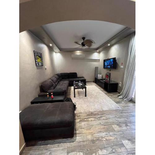 Stylish 2BR, 5 min to CAI Airport, Balcony, Free Snacks