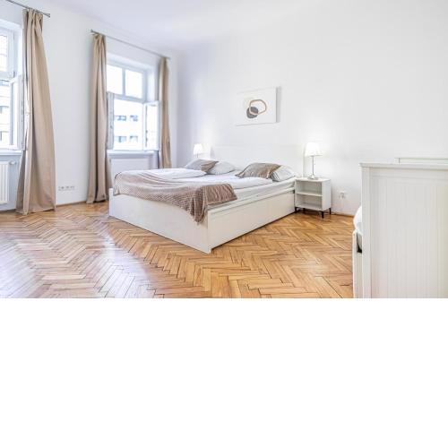 Stylish 2BR Apt for Groups, Up to 5P at Margareten