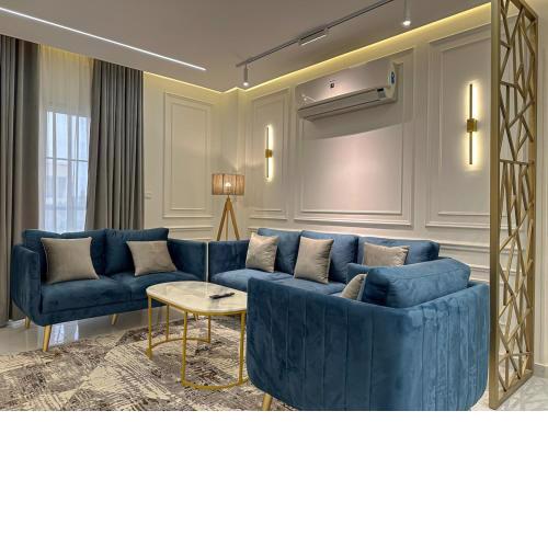 Stylish 2BR Apt Prime Location Near Waterway