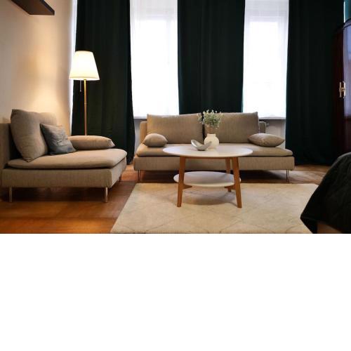 Stylish 3BD Riverfront Apartment
