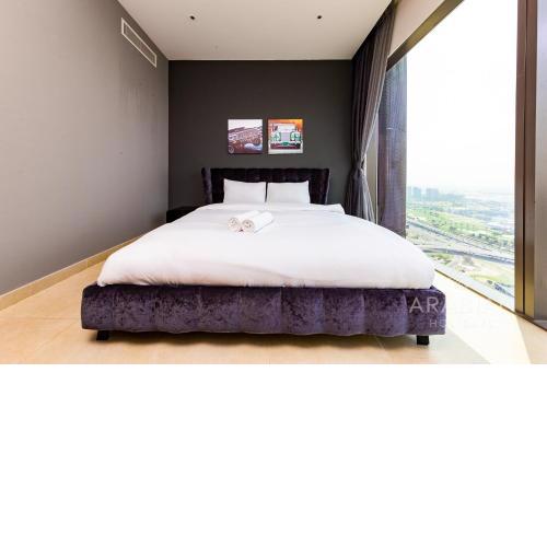 Stylish 3BR Apartment with Breathtaking Marina View