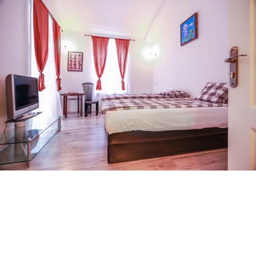 Stylish and comfy apartment near train station by easyBNB