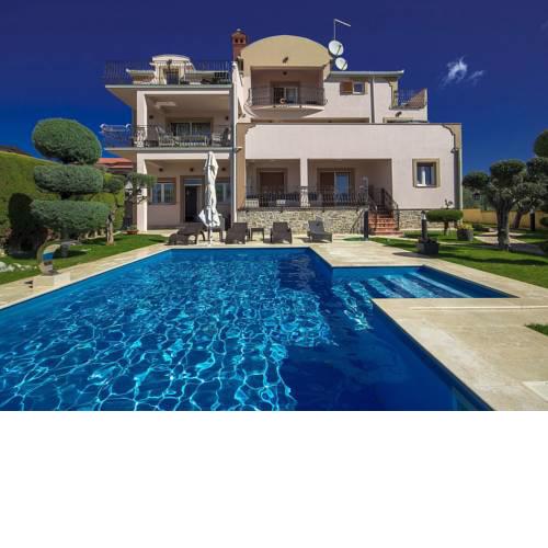 Stylish Apartment in Porec with Swimming Pool