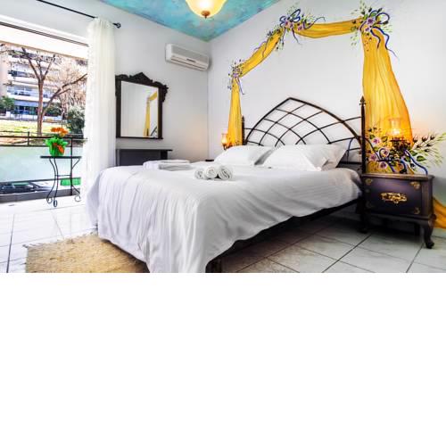 Stylish apartment next to Thiseio and Keramikos
