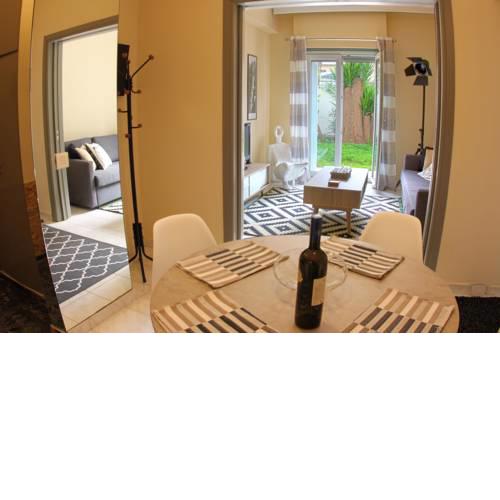 STYLISH CITY CENTER GARDEN APARTMENT