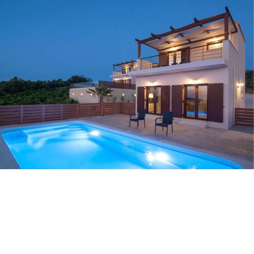 Stylish hideaway w pool - Amazing views & sunsets