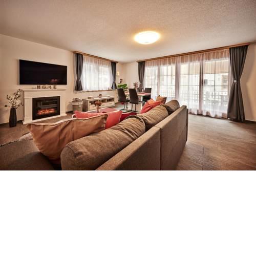 Stylish home-private terrace lounge-free parking & WiFi-self checking