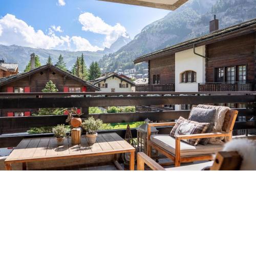 Stylish home with Matterhorn view in the center