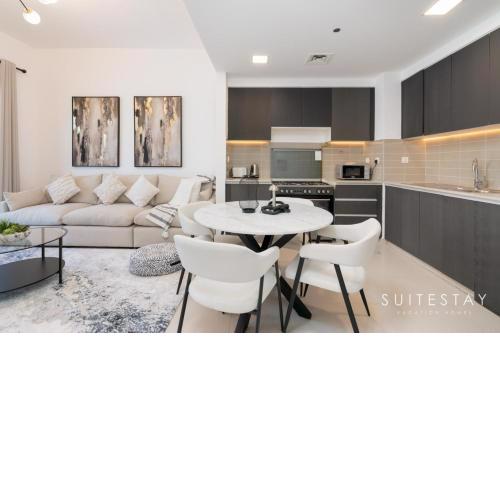 Stylish Living In A Vibrant Modern Apartment