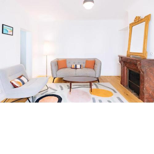 Stylish & Luminous 2 BD Apartment
