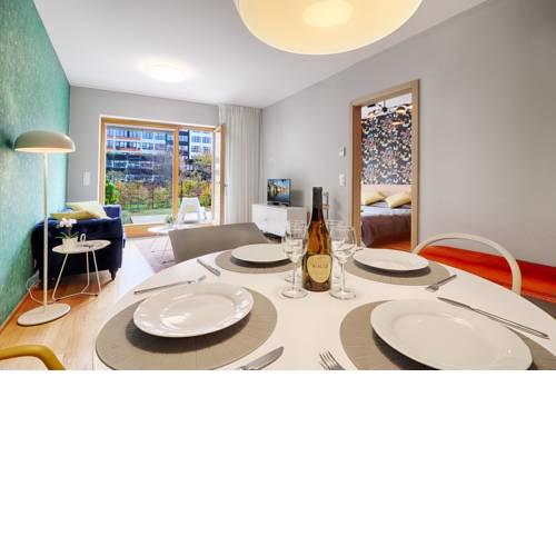 Stylish New Apartment near centre with Garden & Free Parking