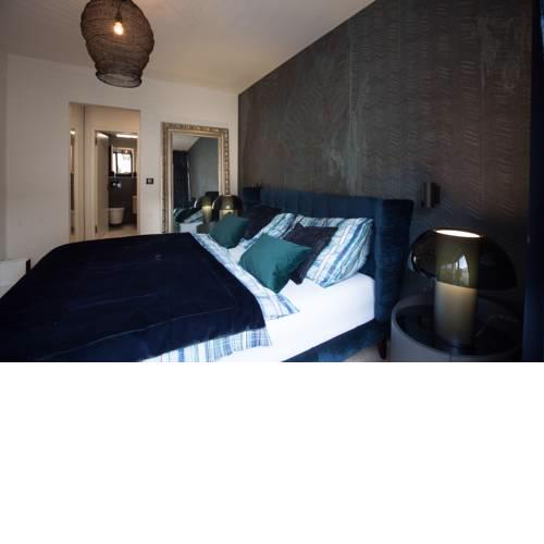 Stylish one bedroom apartment with balcony near metro by easyBNB
