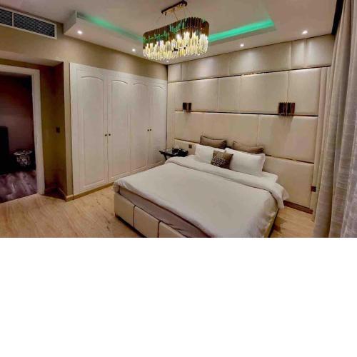 Stylish one Bedroom Apartment with full Golf course View