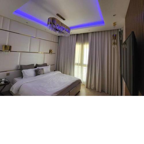 Stylish one Bedroom Apartment with full golf views