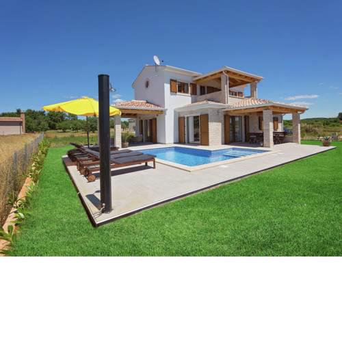 Stylish Seaside Villa with Swimming Pool in Funtana