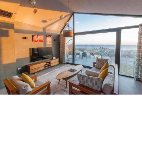 Stylish Seaview 2BR Soma bay Villa with Free Pool & Beach