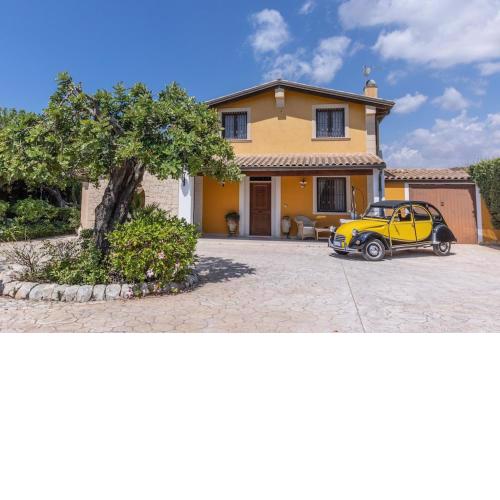 Stylish Sicilian Villa with private pool near the Beach.