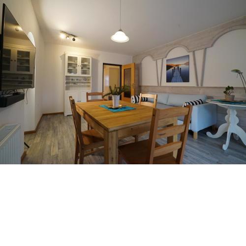 Stylish & Spacious Apartment with Patio