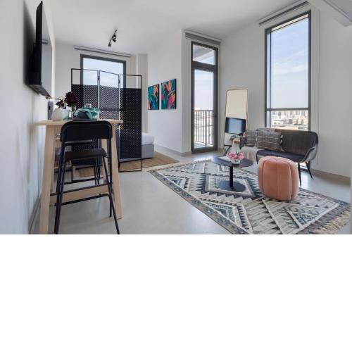 Stylish Studio in Dania, IMPZ