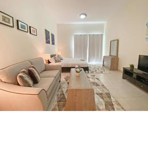Stylish Studio Vacation Home near Metro - JHN