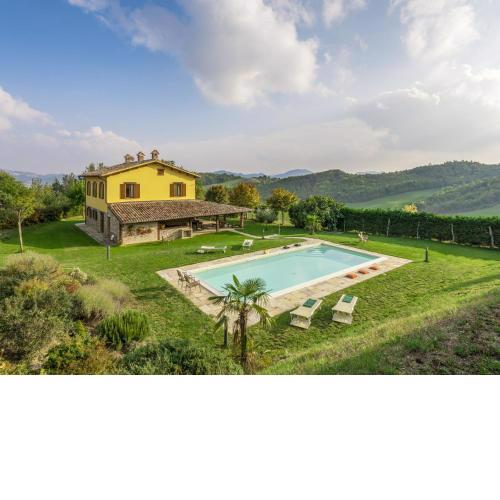 Stylish Villa in Piandimeleto with Swimming Pool