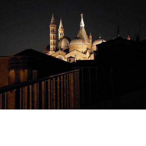 SubitoSanto Bilocale Gigliola 9A - Con terrazzo esclusivo Vista cupola Basilica di Sant'Antonio-