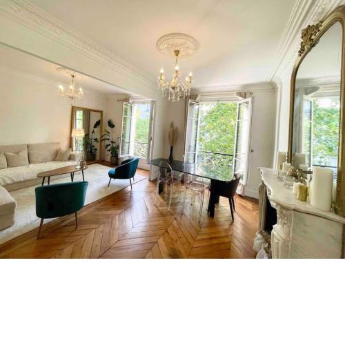 Sublime appartement Haussmanien 2min parc Monceau