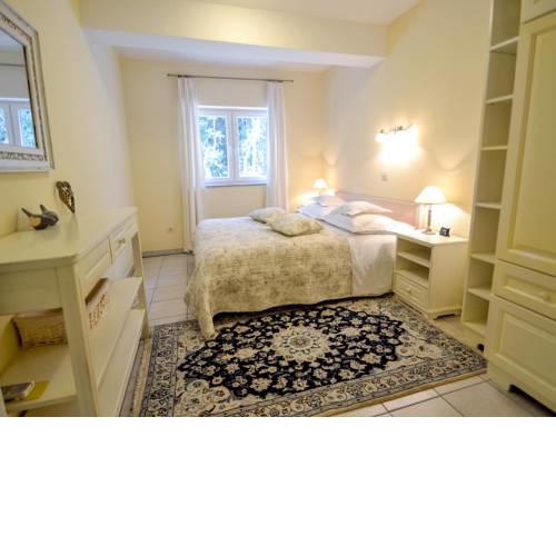 Suha Punta Villa Sleeps 10 with Pool Air Con and WiFi