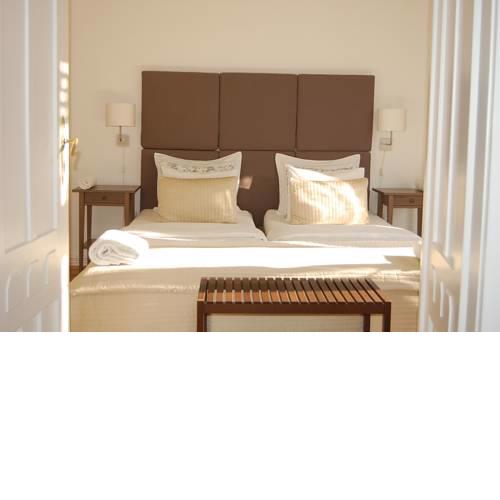 Suite,2 bathrooms,balcony