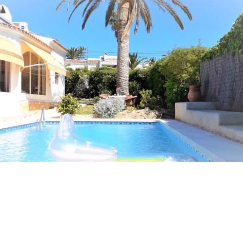 Súkromná vila s bazénom neďaleko od mora v Javea, Španielsko