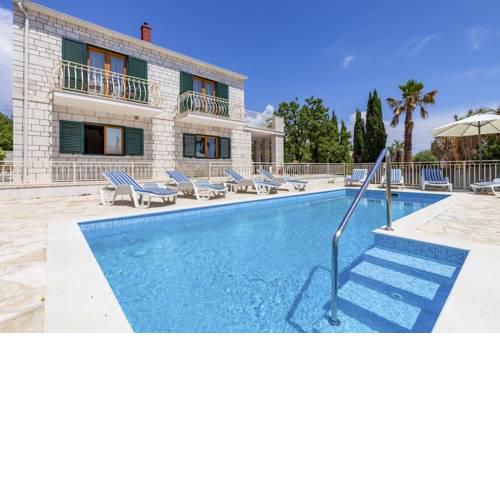 Sumartin Villa Sleeps 8 Pool Air Con WiFi