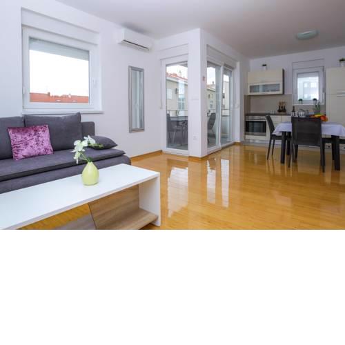 Summer Breeze Apartments