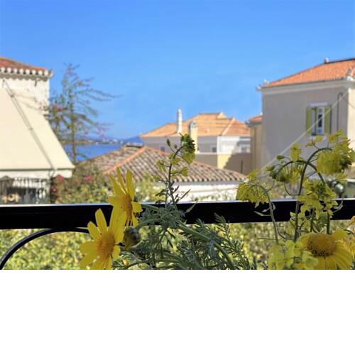 Summer house in Spetses, near the port